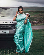 Trendy Jacquard Woven Kanjeevaram Silk Saree